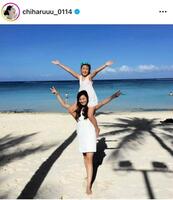 姉妹にしか見えない」新山千春 娘・もあの卒業式で親子写真公開！幸せそうな笑顔の2Sに「こんなに大きくなったんだね」めざましmedia“好き”でつながる