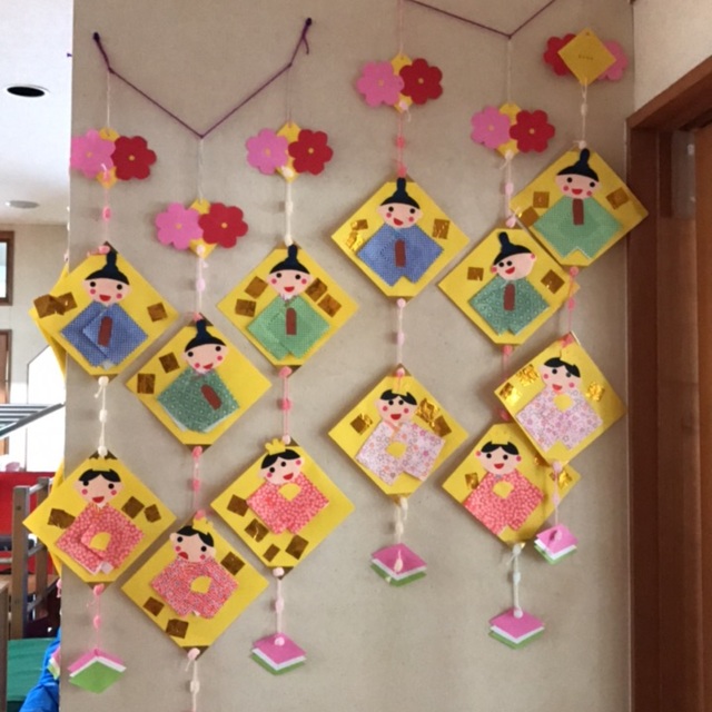 0,1,2歳児 製作 クレパスと絵の具ではじき絵⚘ゆらゆら動くひな人形を作ろう⚘ねらい ▻