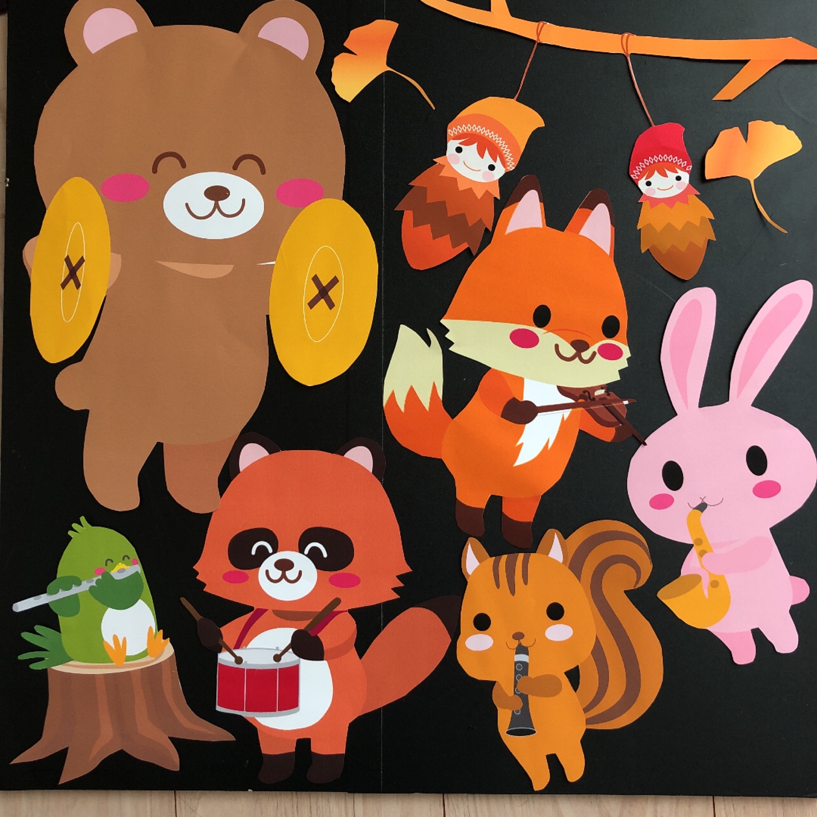 「ペンギン」壁面飾りの作り方！無料型紙で簡単！ キャラクター 画用紙 工作 壁面装飾 ペーパークラフト paper craft