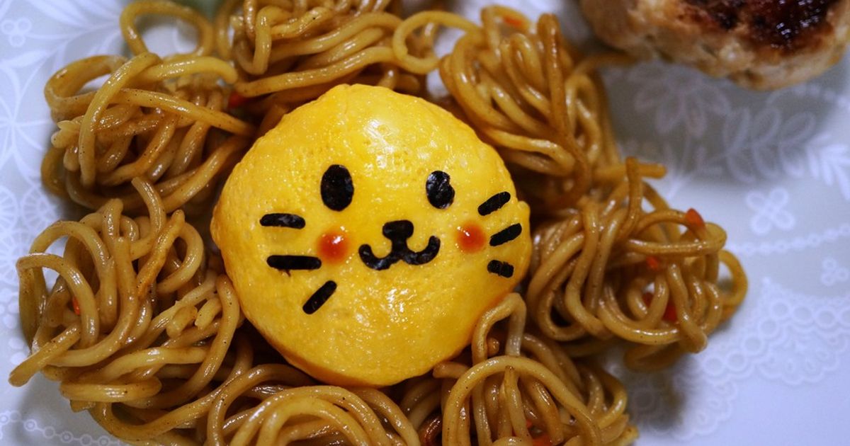 sakumama_riさんの素敵な投稿をご紹介いたします💕 2021.02.10 2y0m0dDay571 𝔹𝕚𝕣𝕥𝕙𝕕𝕒𝕪𝔻𝕚𝕟𝕟𝕖𝕣 2歳の誕生日ごはんはお子様ランチ𓌉◯𓇋 大好きなアンパンマンづくしにしたよ！ 食べてるときに鼻に白いの付けるの忘れたって気づいたけど娘は喜んでたから