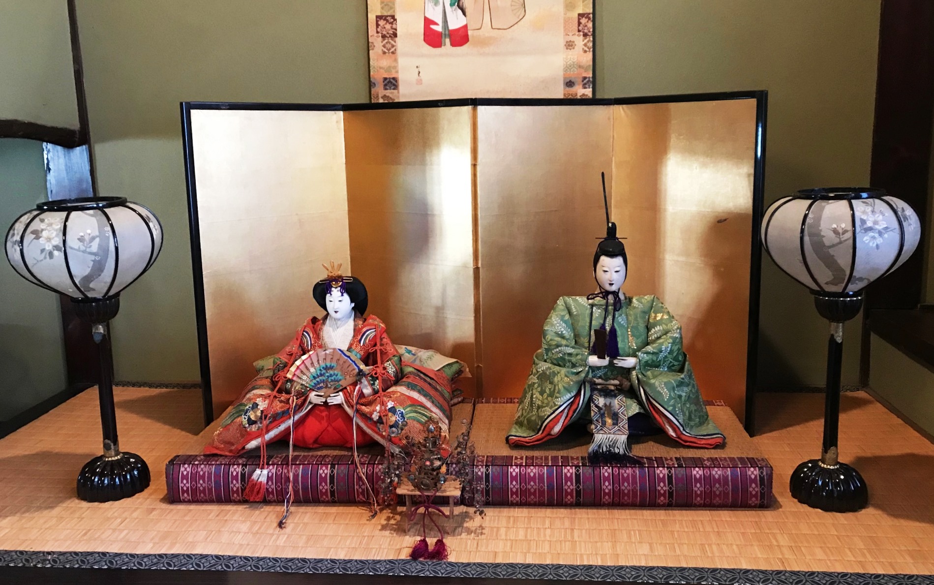 雛人形の並び方における関東と関西の違いとは？違う理由も解説します - 節句人形専門 倉片人形