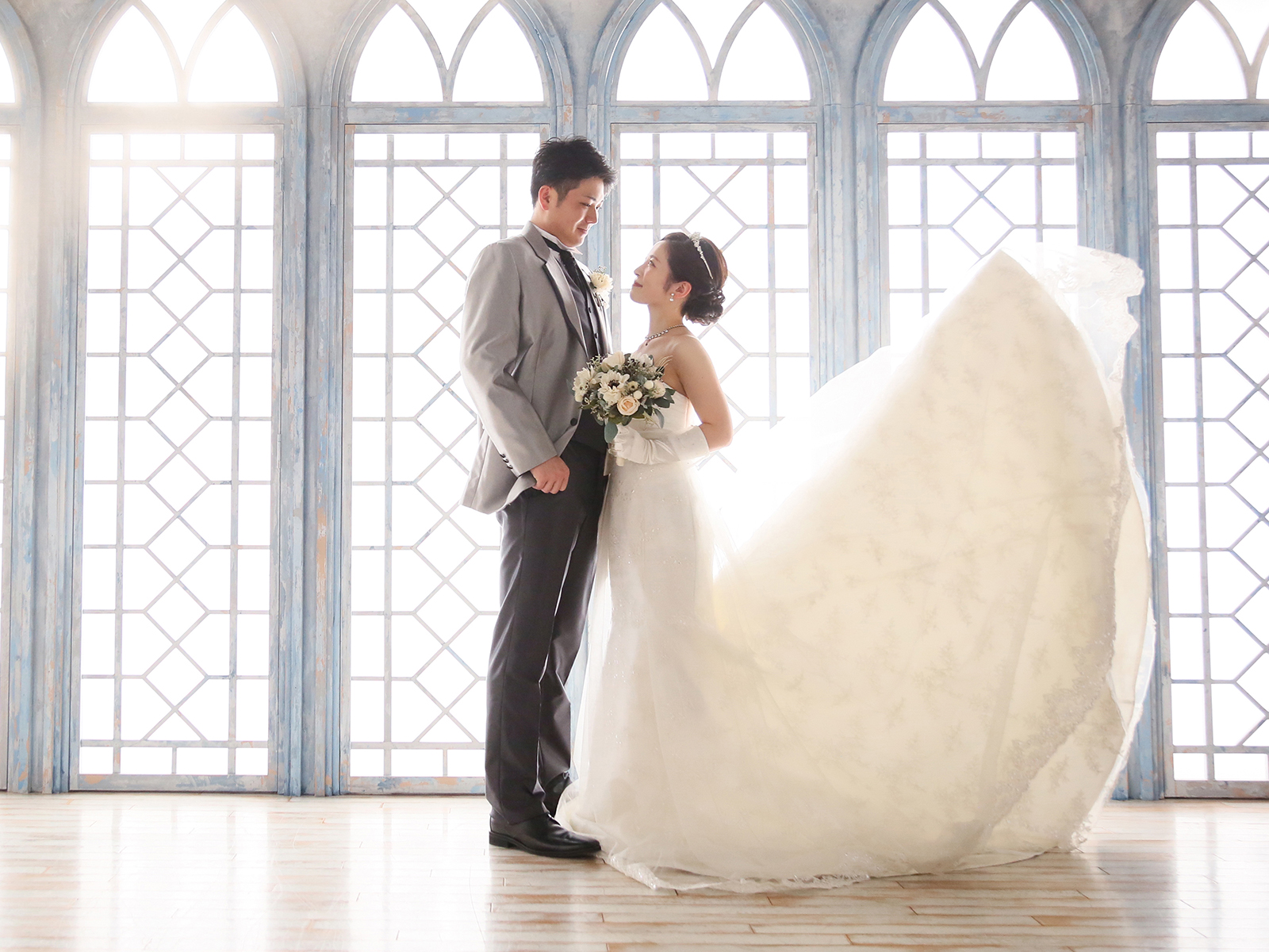 _ スーパーロングなヘアがそれだけで美しい。 クリスタルのヘアードをアクセントに。 trunkhotelweddingおしゃれ花嫁25answeddingナチュラルウェディングホテルウエディングハワイ挙式がじょ花沖縄フォトウェディングウエディングヘア