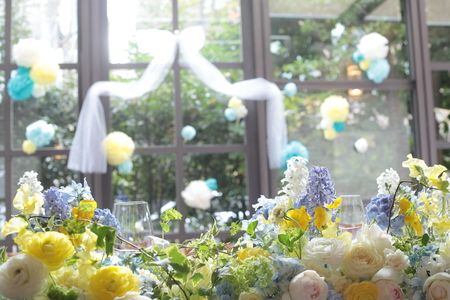 春らしさ満開！春の結婚式に取り入れたい装花神戸旧居留地の結婚式場 - 神戸セントモルガン教会