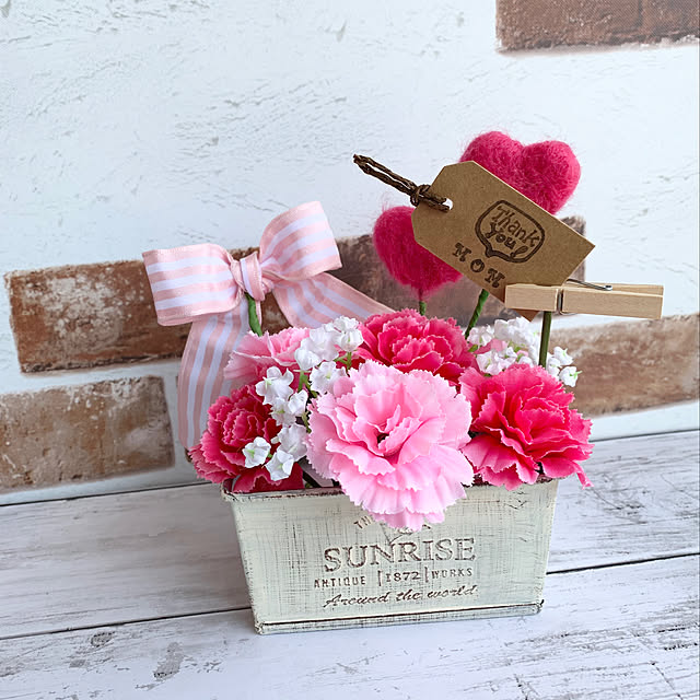 ハンドメイドでプレゼント。届いてスグに作れるビーズキットや無料レシピで手作りして母の日の贈り物にいかがですか？母の日の手作りまとめてみました