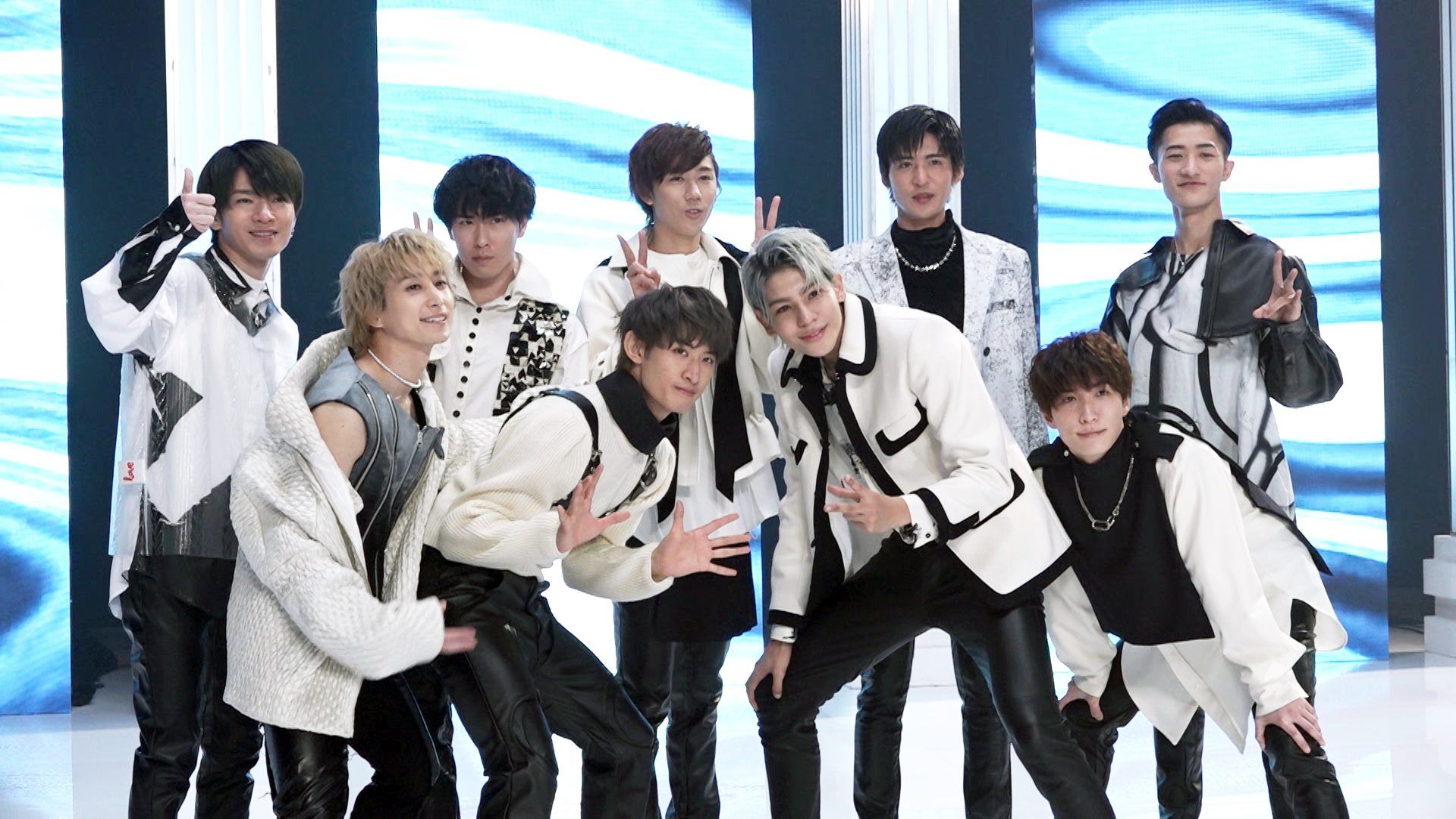 敏感肌のSnow Man目黒蓮、子供たちと優しく触れ合う 動画あり- 音楽ナタリ