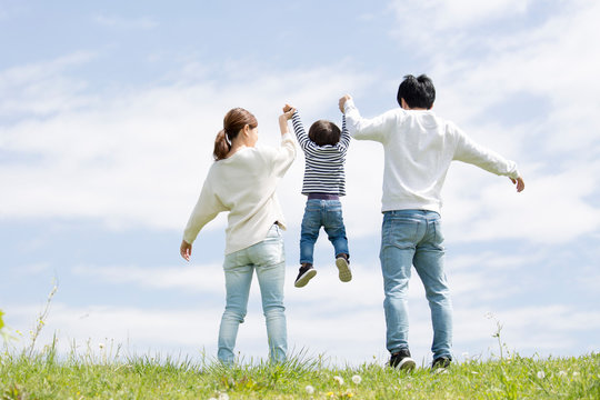 母親と男の子の親子イラストのフリー素材イラストイメージ