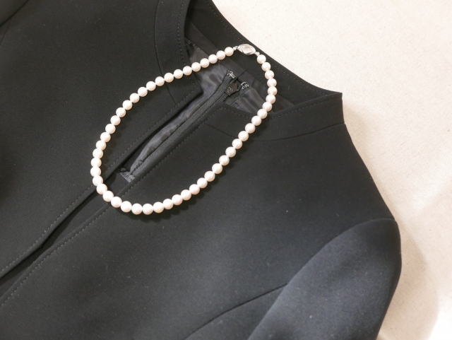 平服」のふさわしい服装とは？ 今更聞けない平服のマナーについて紹介Domani