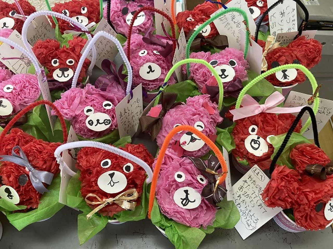 母の日製作👩💐 今回は幼児向けの製作です！ 今日から4日連続で母の日製作を 投稿します😊✨母の日製作 保育製作 保育園製作 5月製作 幼児製作4歳児製作 5歳児製作 折り紙遊び