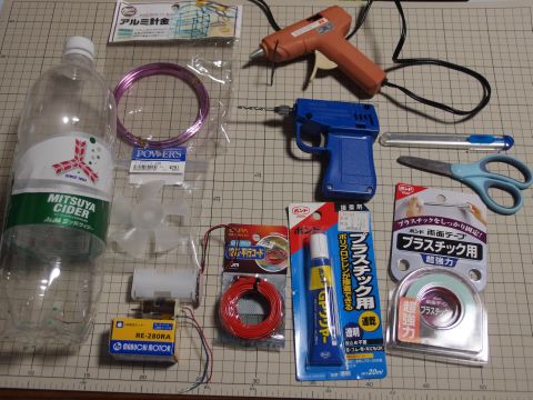 保育士の手作りおもちゃシリーズ第二弾‼️ 今回は子どもたちに大人気のままごとコーナーです❣️ コンロにシンク、冷蔵庫に掃除機、食べ物子ども たちは夢中になって遊んでいます😊そんな子どもたちの姿に保育士の創作意欲もアップ⤴️⤴️本当のお家のようなままごと