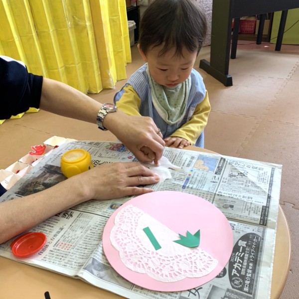 母の日プレゼント製作 １歳児令和４ 2022 年４月18~20日幼稚園型認定こども園 上谷学園 幸幼稚園西宮市 さちようちえん
