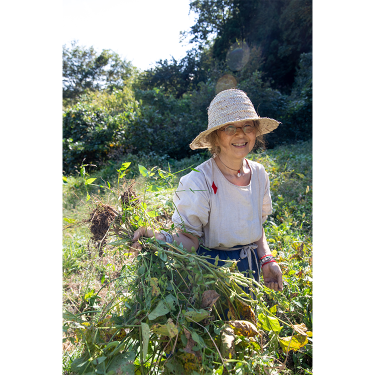 布作家・早川ユミさんの里山くらし「土に還るくらし、土に還るしごと」 くらしがしごと