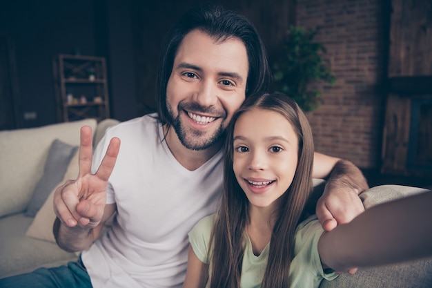 パパとお話しする0歳息子 しかし、よく見ると 「お父さんイケメン」「意志が強い」「可愛い」「お父さん若い」 – ほ・とせなNEWS