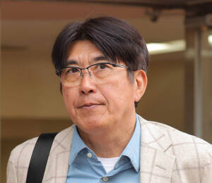 焼き鳥 近所の子供連れて 旨い焼き鳥屋へ。 もう寒いね！ 明日から映画に入ります。 楽しみ〜^_^