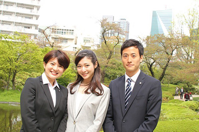 アベマ倍速ニュース、今日もたくさんのコメント、ありがとうございました✨ ニュースの中で栃木県佐野市が出てきましたが、実は私の母も栃木県出身！佐野市ではないですが子供の頃はお休みになるとよく遊びに行っていました。 母の実家での一枚。まだ髪が長いですね