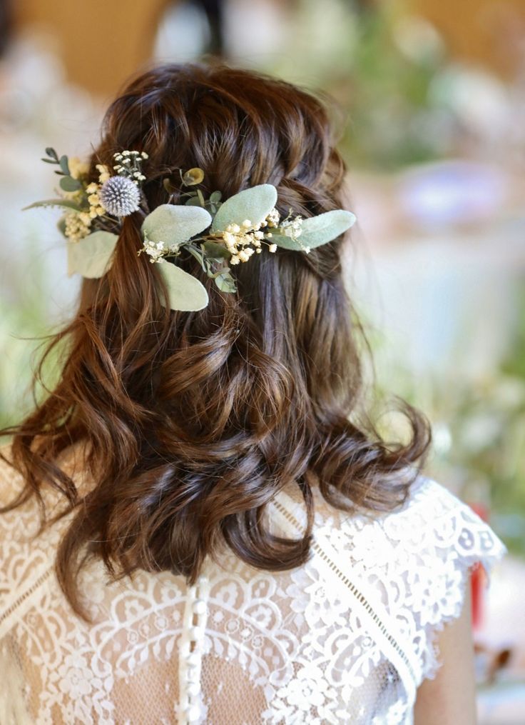 ミディアムレングスの ハーフツイン。⚪︎° 側面の髪束のふわっと感も、ツヤ感もガーリーすぎずでかわい⭐︎ 花嫁ヘアメイク 山梨出張ヘアメイク 山梨ブライダルamerimoaアメリモア挙式ヘア披露宴ヘア花嫁ヘア花嫁ヘアアレンジマリクル