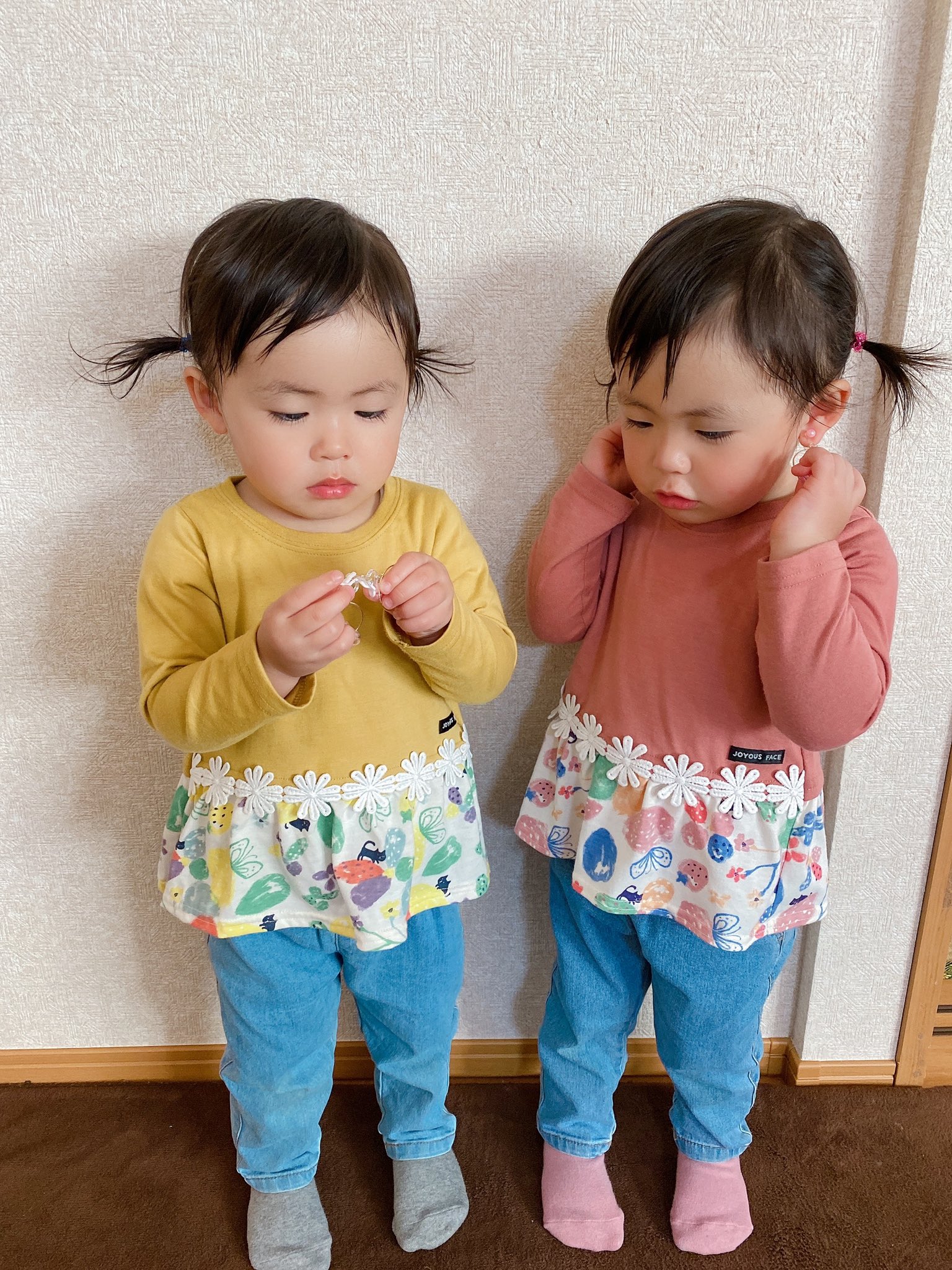 どっちがママ！？双子のおばさんにビックリした赤ちゃんが可愛すぎる 動画: AOLニュース : AOLニュース - ニコニコチャンネル