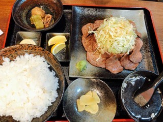 山梨県甲府市『大衆居食 信貴』ご飯盛りすぎ！500円定食＆群馬県高崎市『たこ焼 べんてん』「どんちゃん」こと松原Dのサンバ再び！『オモウマい店』