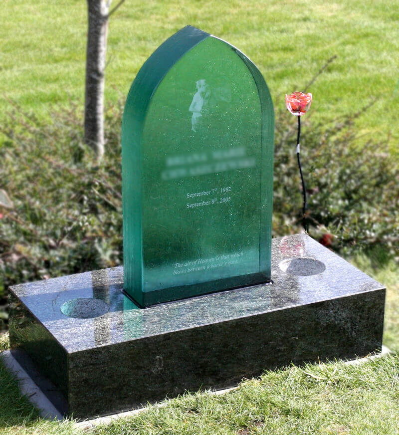 デザイン墓石・ガラスのお墓 光り墓