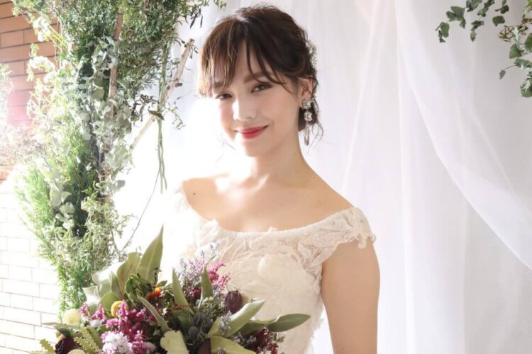 結婚式の日も前髪を譲らない！前髪ありウェディングヘアアレンジ - ドレッシーズ