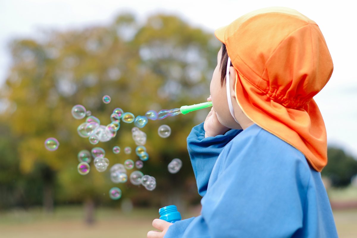 園児帽子 男の子 女の子 ゴム付き キャップ カラー豊富 紫外線対策 定番 赤 白 青 黄 ピンク ニット生地 ポリエステル フリーラビ –すててこねっと本店