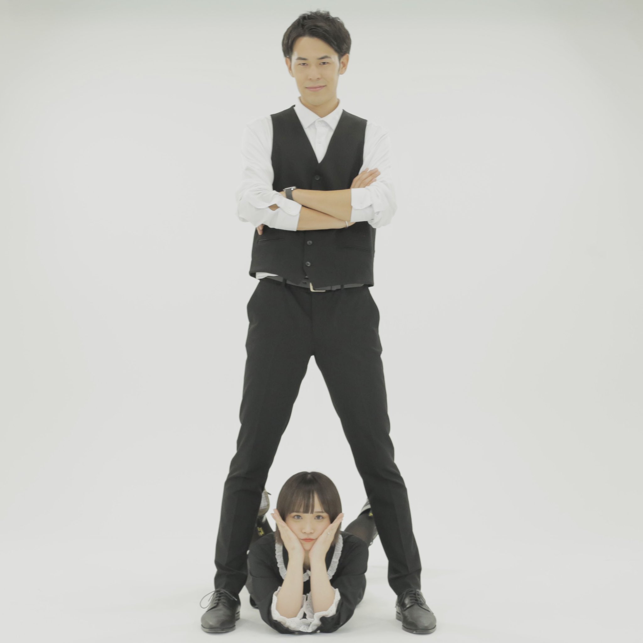 成田凌インタビュー。「ひょっとしたら僕は、どこか危なっかしいところに惹かれているのかもしれません」。映画『雨の中の慾情』の創造的な現場の向こう側で見る景色 – 装苑ONLINE