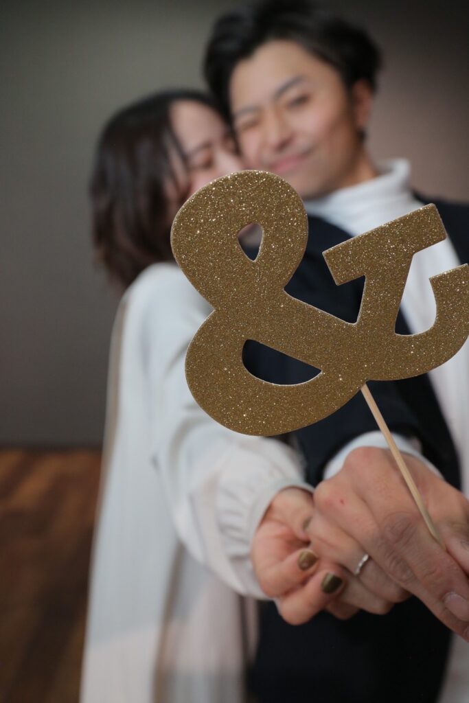 ちょっと照れてしまうようなポーズも」入籍日記念にカップルフォト撮影OurPhoto アワーフォト