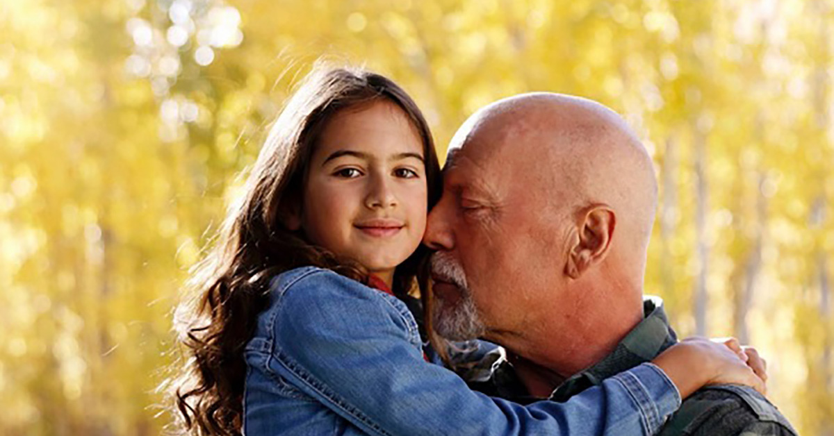 ブルース・ウィリスが24歳年下の恋人と結婚！前妻デミ・ムーアも式に参列 : 映画ニュース - 映画.com