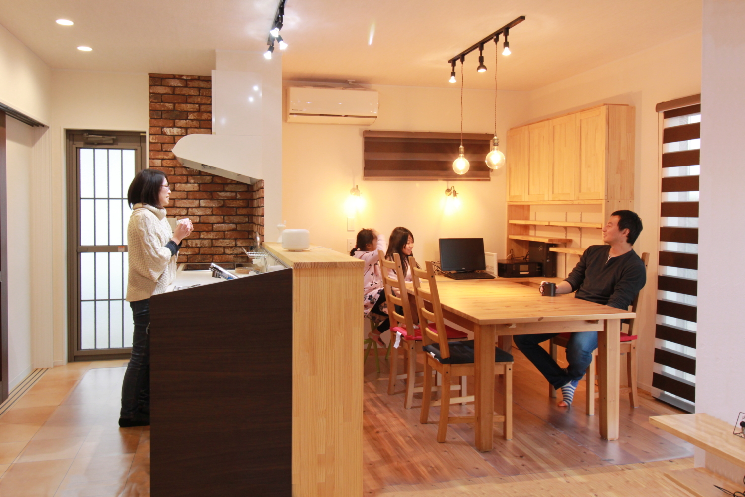 地域密着型デイサ－ビス だんらんの家 日本介護事業株式会社のフランチャイズ情報 ビジェント