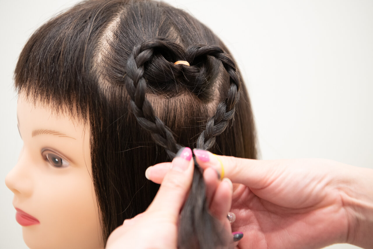 不器用でも忙しい朝でも簡単にできる！女の子のヘアアレンジクリエアナブキママ友ワーキングラボ