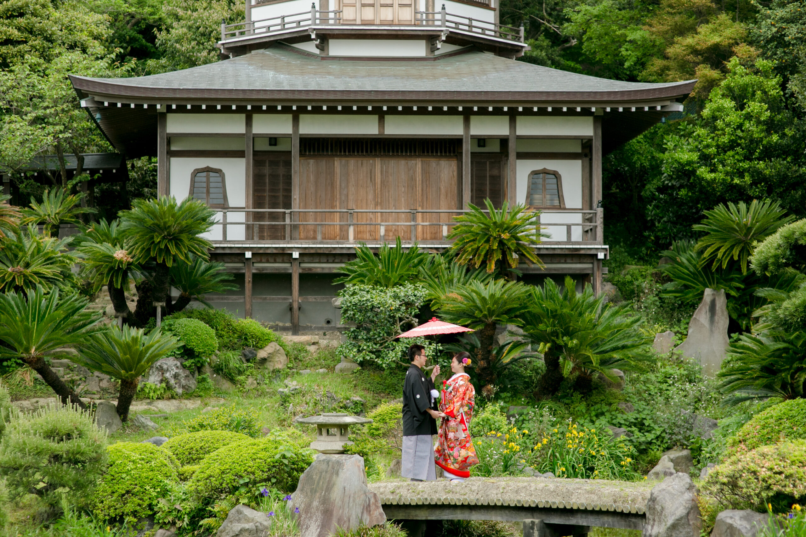 常陸国出雲大社で大しめ縄を背景に厳かな神前式茨城県笠間市の神社 - 縁結び大学