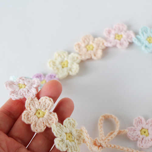 ベビーヘアバンド」でおしゃれに変身！初心者さんも挑戦しやすい、簡単な作り方をご紹介キナリノ