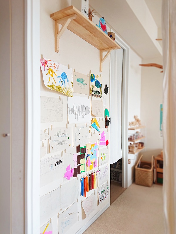 子どもの作品どう飾る？6名のインスタグラマーさんから届いた、みんなのおうちギャラリー発表会！アンジェ日々のコラム