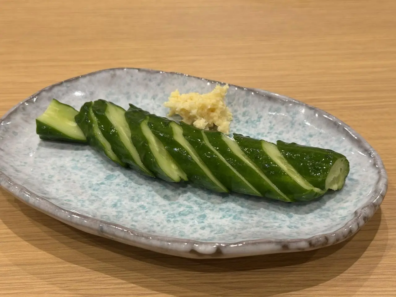 スーパーには、青梅、らっきょうがならび、漬けもの仕事がますます楽しくなってくる季節がやってきましたね！ きょうは、そんなお漬けものレシピ がたーっぷり掲載されている『横山タカ子のお漬けもの』からのレシピ公開です。﻿ 長野県を長寿日本一に導くレシピを長年