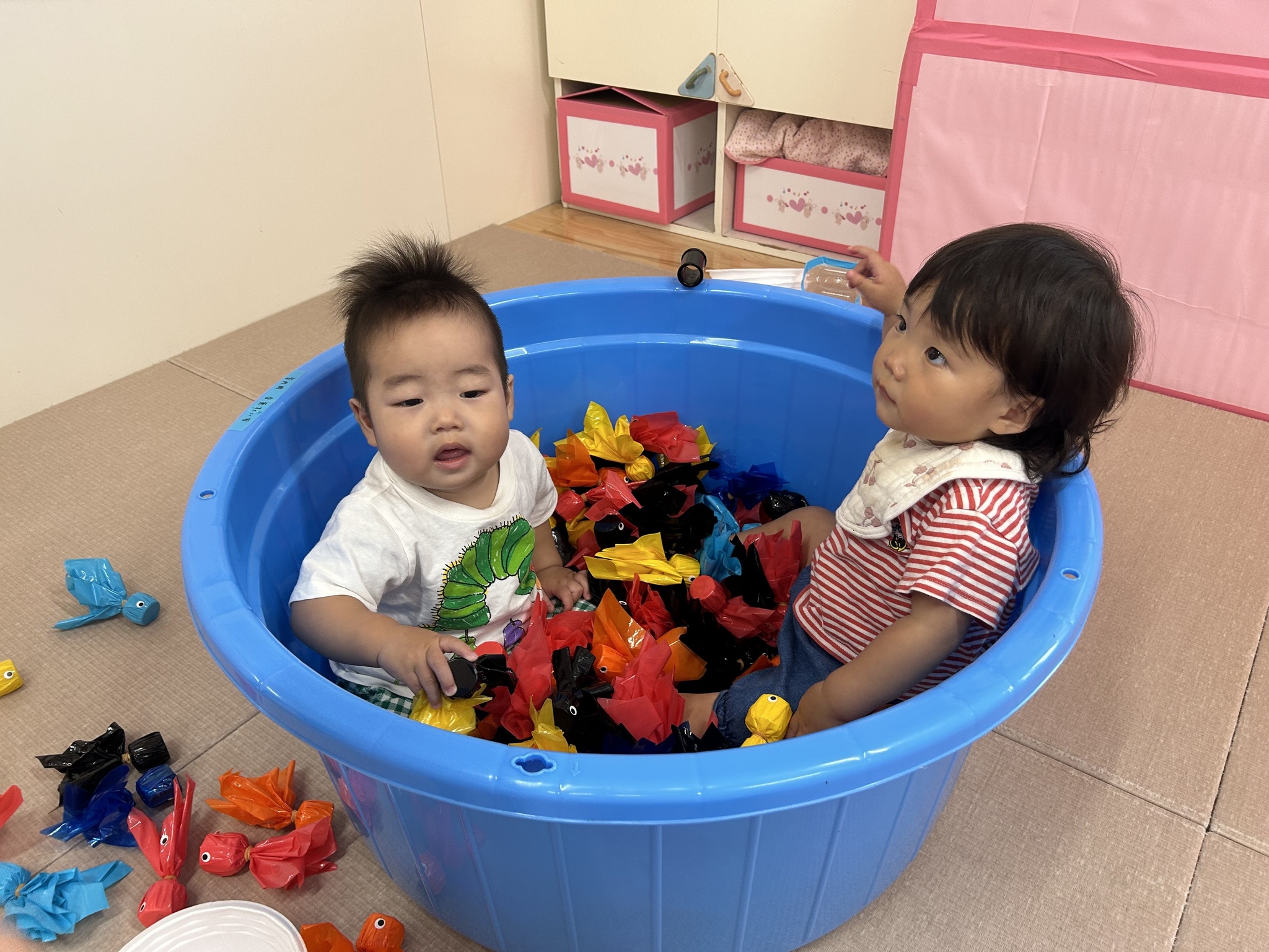 ８月７日 火０歳児ももぐみ 室内遊び栄光平山台保育園