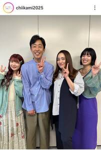 手塚理美 父・真田広之そっくりと話題の次男・手塚日南人の舞台訪れ親子ショット「お気張りやす！」 - スポニチ Sponichi Annex 芸能