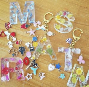 名入れ キーホルダー デザイン176種類 職人による手作り品 記念品 プレゼント ペア お揃い 文字入れ 家族 カップル ミサンガ : プルセイラ屋- 通販 - Yahoo!ショッピング