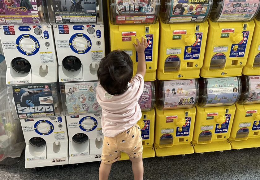 飛行機vlog✈️, 子供の成長と共に, 子連れ飛行機もだいぶ慣れました👶🏻✨, 我が家のルールは, とにかく早い時間の便に乗ること！,ご飯→睡眠で静かにしてくれるのと, 早い時間の方がご機嫌でいてくれるからです🌼, ※年末年始の旅行の様子なので時差投稿です🫣,赤ちゃんとお出かけ子連れ旅行国内旅行赤ちゃんのいる生活女の子べビー女の子ママ