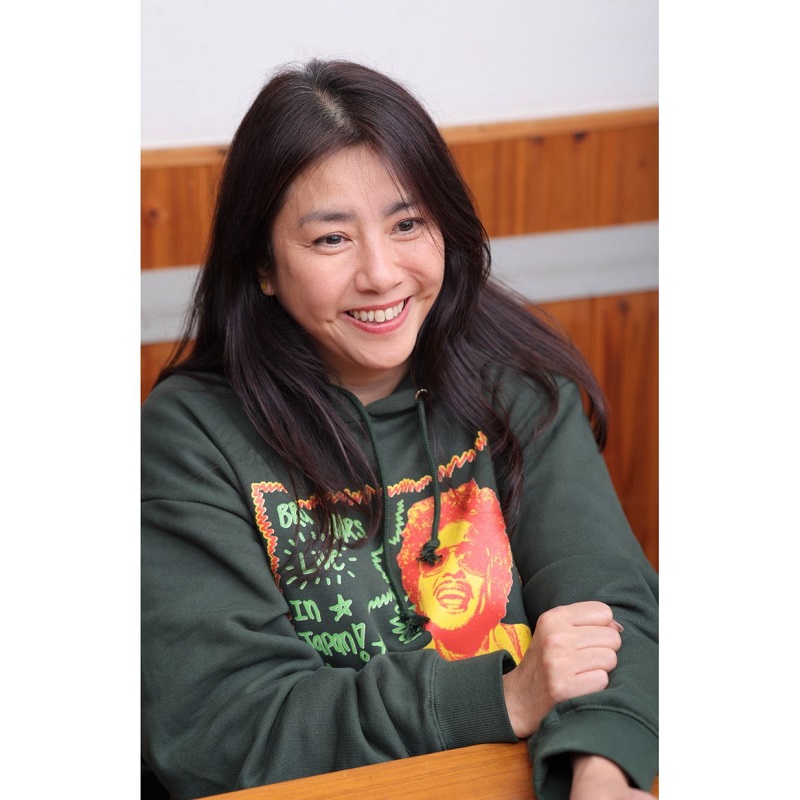 1988年、シングル「リサの妖精伝説」のキャンペーンを行う水着姿の立花理佐 - スポニチ Sponichi Annex 芸能