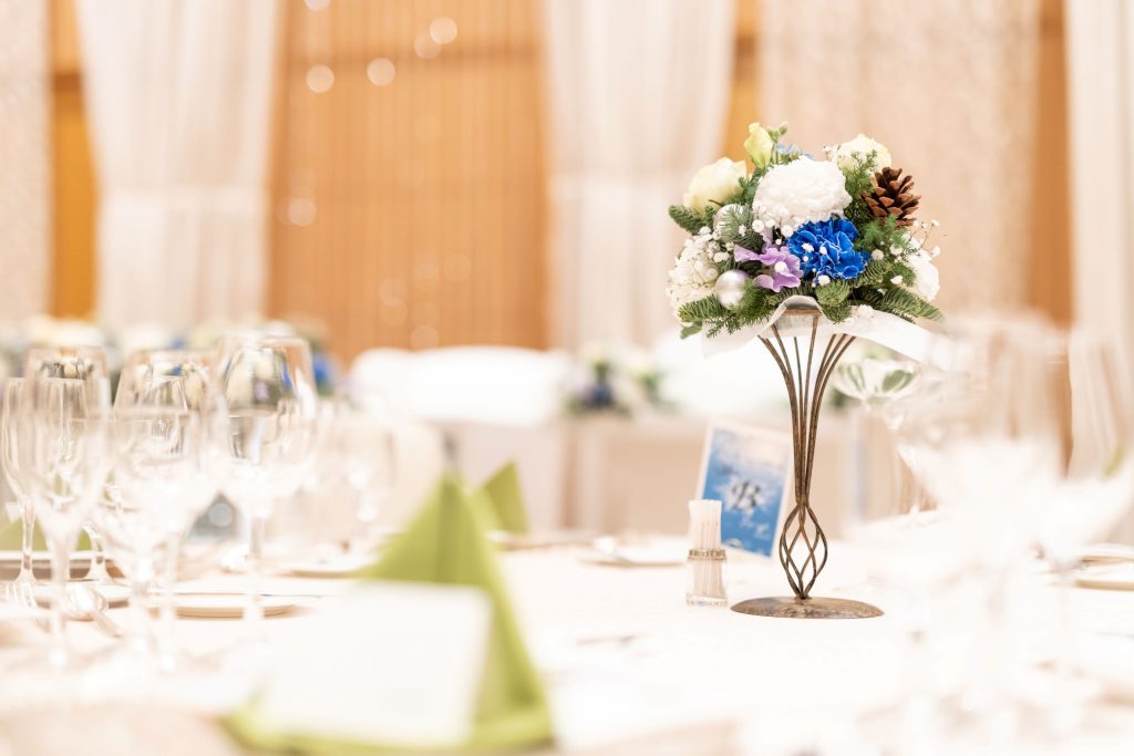 結婚式装花の節約方法！貧相に見えないテーブルコーディネートのコツ 卒花実例あり