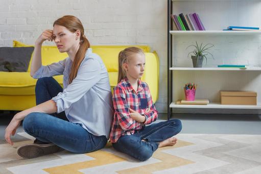 夫婦喧嘩 喧嘩 怒る 謝る 謝罪 トラブル 夫婦 カップル 女性 家族 男性の写真素材29404752- PIXTA