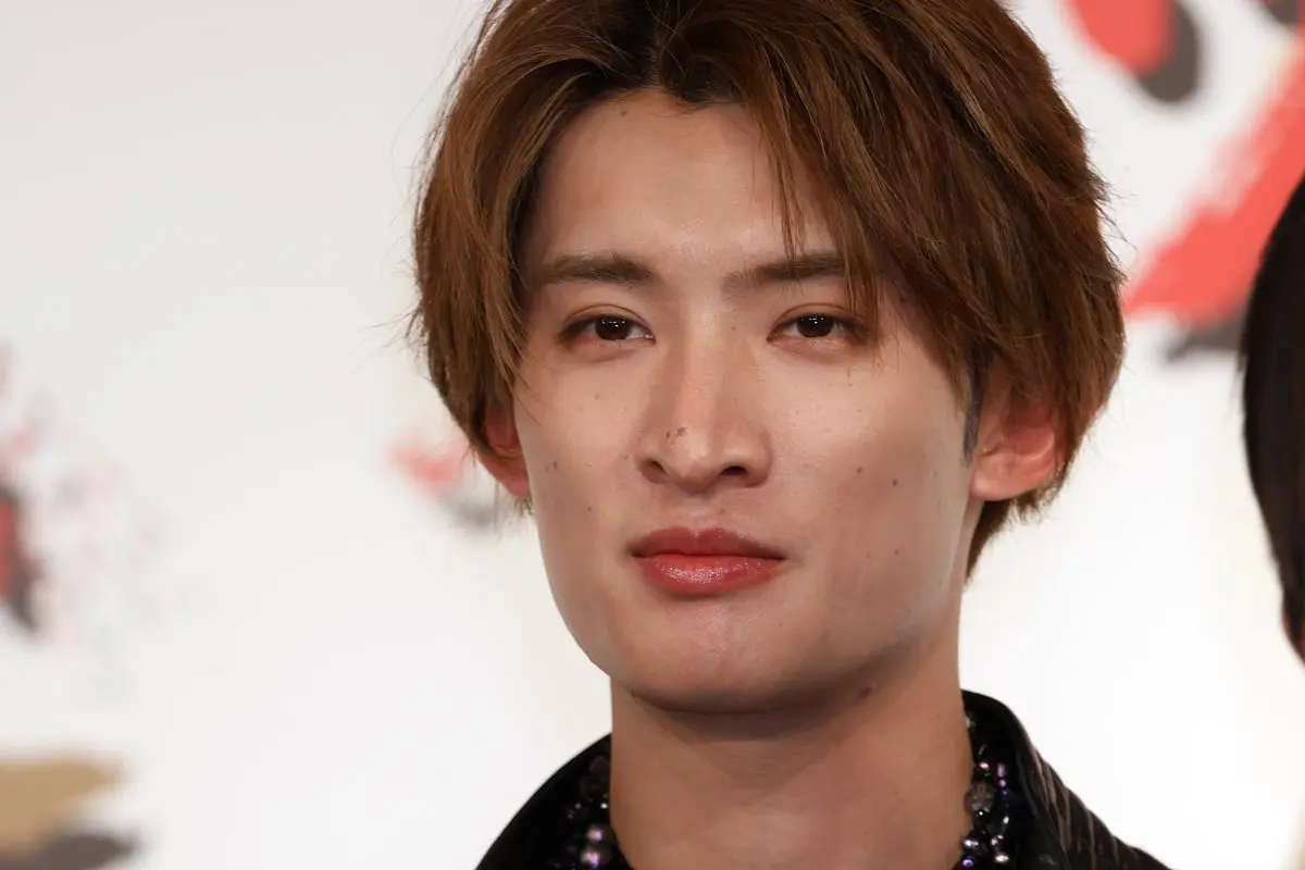 Snow Man向井康二、“第二の故郷”タイの即席麺「Yum Yum」テレビCMに出演 コメントあり動画あり- 音楽ナタリ