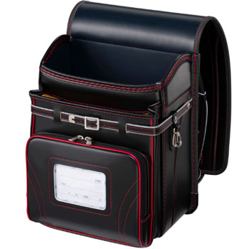 サイドには赤富士と黒富士。雪はステッチで、色のグラデーションはマスキングと染色で再現しています。 ジャパンレザーアワード2022ジャパンレザーアワード参加作品ランドセル村瀬鞄行 北斎富士赤富士黒富士