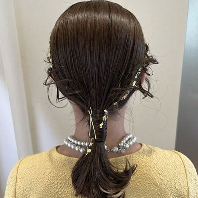 結婚式お呼ばれダウンスタイル14選 下ろす巻き髪もOK？抑えたいマナーも解説