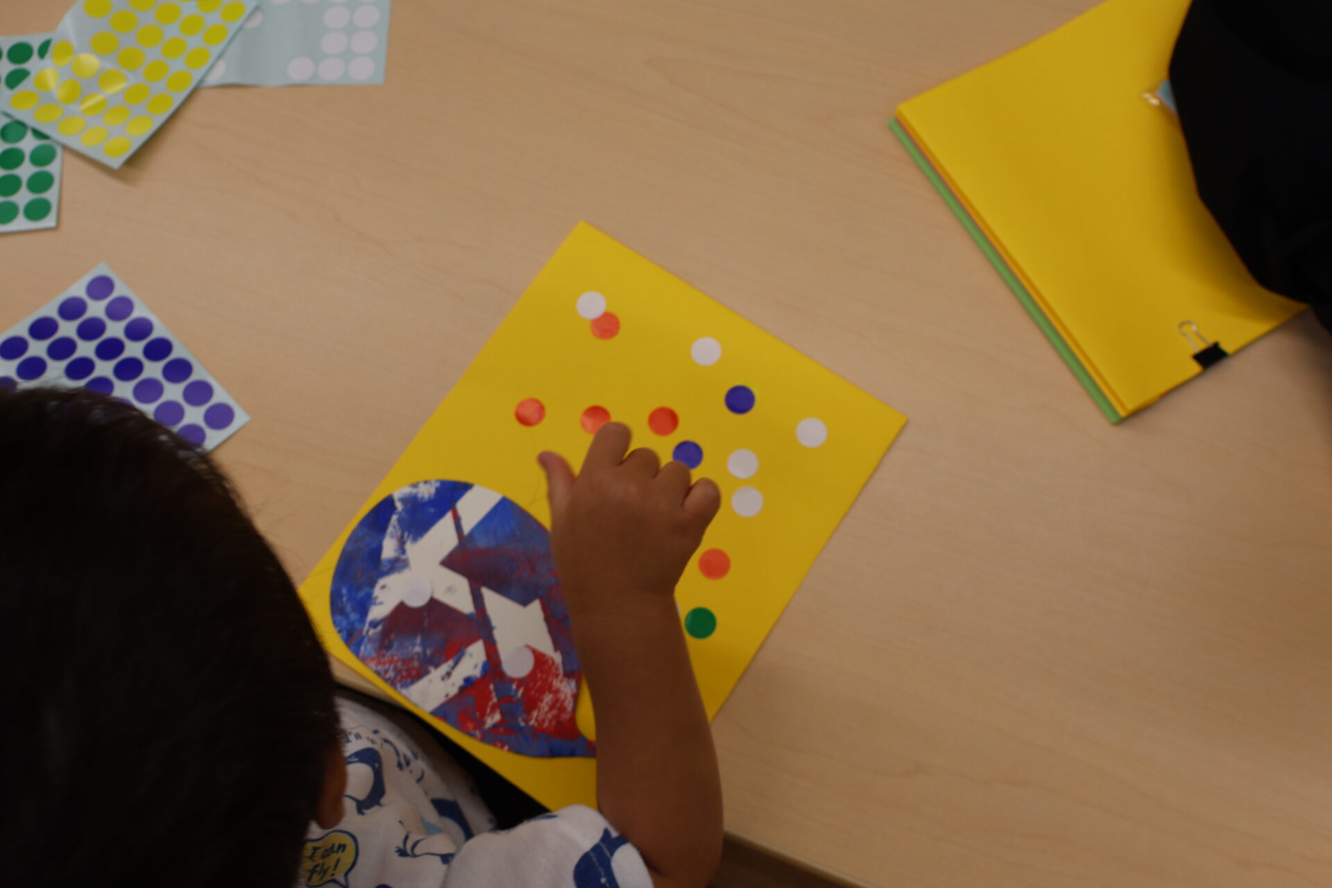 0歳児 万国旗製作♪ニチイキッズおおみや上落合保育園ニチイキッズ