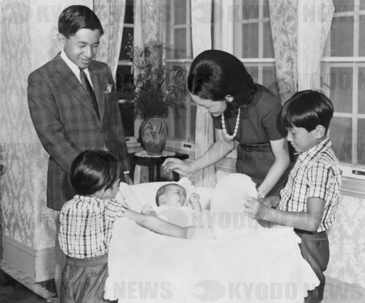 美智子さまの子育て「ナルちゃん憲法」とは 天皇陛下の幼き日々でふり返る 画像集ハフポスト PROJECT