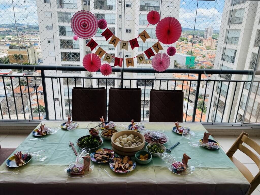 こんにちは☀️西川口園です🧸🎀 先日、お誕生日会がありました🍰 乳児クラス向けの出し物を紹介します‼︎子どもたちが大好きな、あのおばけ、、、❗️夢中になって見ていました‼︎クマさん保育所保育園保育士さんと繋がりたい誕生日会 出し物手作り子ども