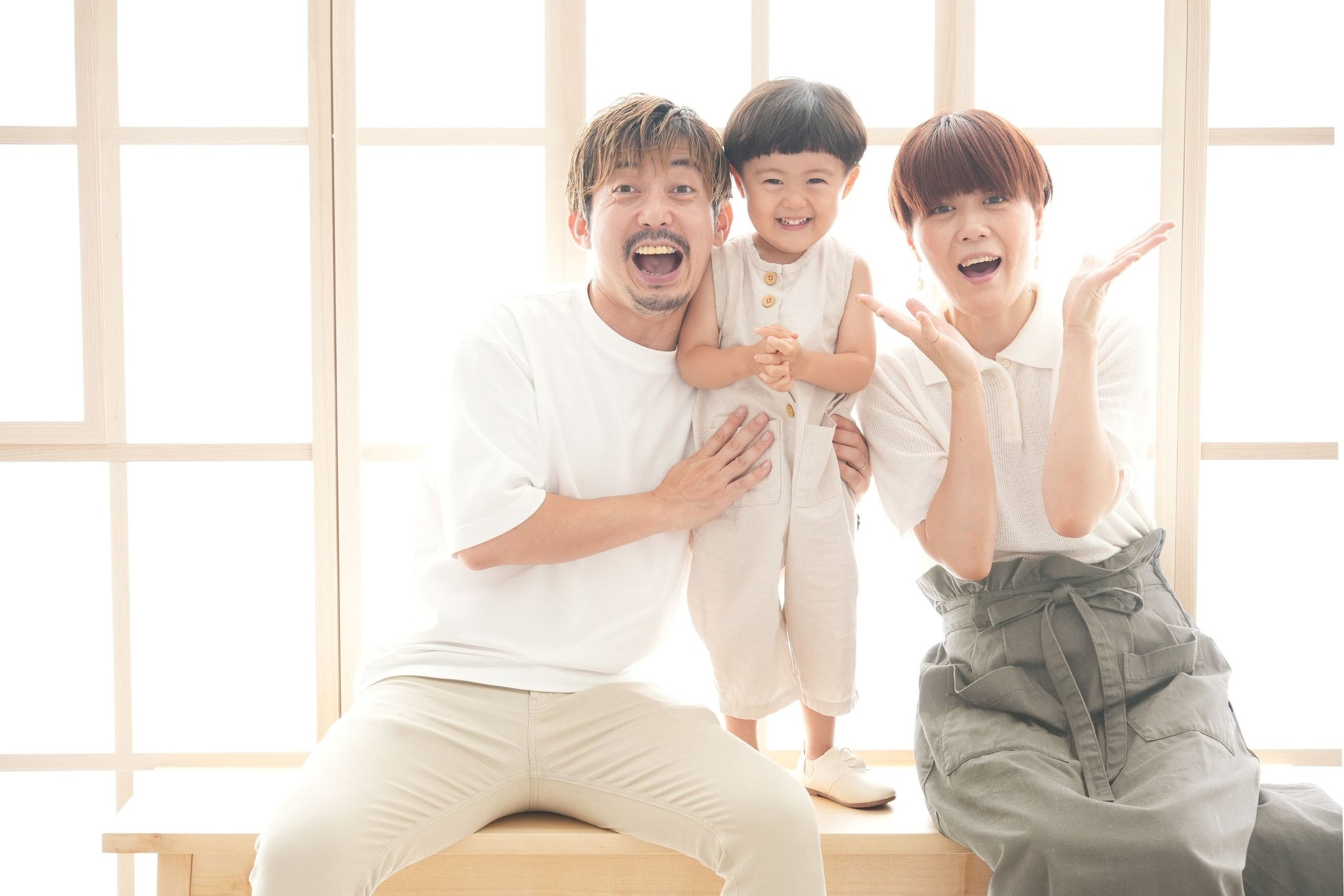 2025年最新 おしゃれな家族写真の撮り方！服装と構図を徹底解説スタジオキャラット七五三・お宮参り・成人式・マタニティフォトの写真撮影
