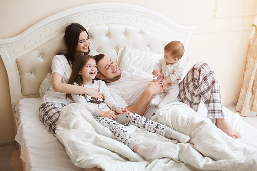 子どもとの添い寝は暖かいだけじゃない！嬉しい効果と卒業する時期 - teniteo テニテオ