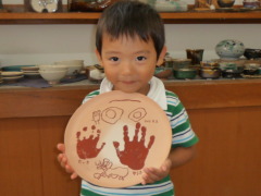 還暦・喜寿祝いに！孫の手形アートでつくる喜ばれるギフト6選とくべつをつくるジャーナル