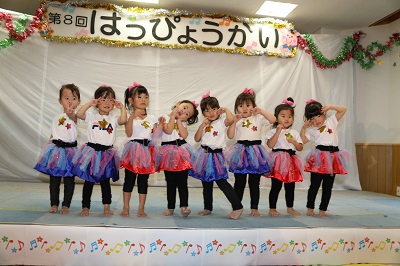 楽天市場 キッズ ダンス衣装 デニム素材セットアップ3点セット・8サイズ・6カラー トレーナー+サロペット orﾐﾆｽｶｰﾄ +靴下 長袖 男の子女の子 ガールズ 上下セット 子供服ジュニアHIPHOP舞台 ステージ イベント 発表会 保育園 小学校 中学校 保育園 学園祭 運動会